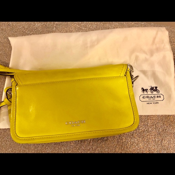Coach yellow purse with removable straps - Picture 2 of 8